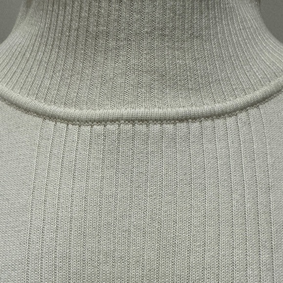 188 Dress-barn | EUC Cream Ribbed Mock Neck Sweater (Size M) - Picture 8 of 13
